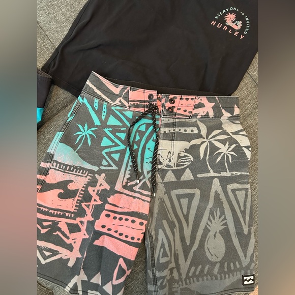 🌴Volcom & Billabong kids bundle 2 boys shorts size 22 & 1 Hurley tshirt size XS - Picture 9 of 11